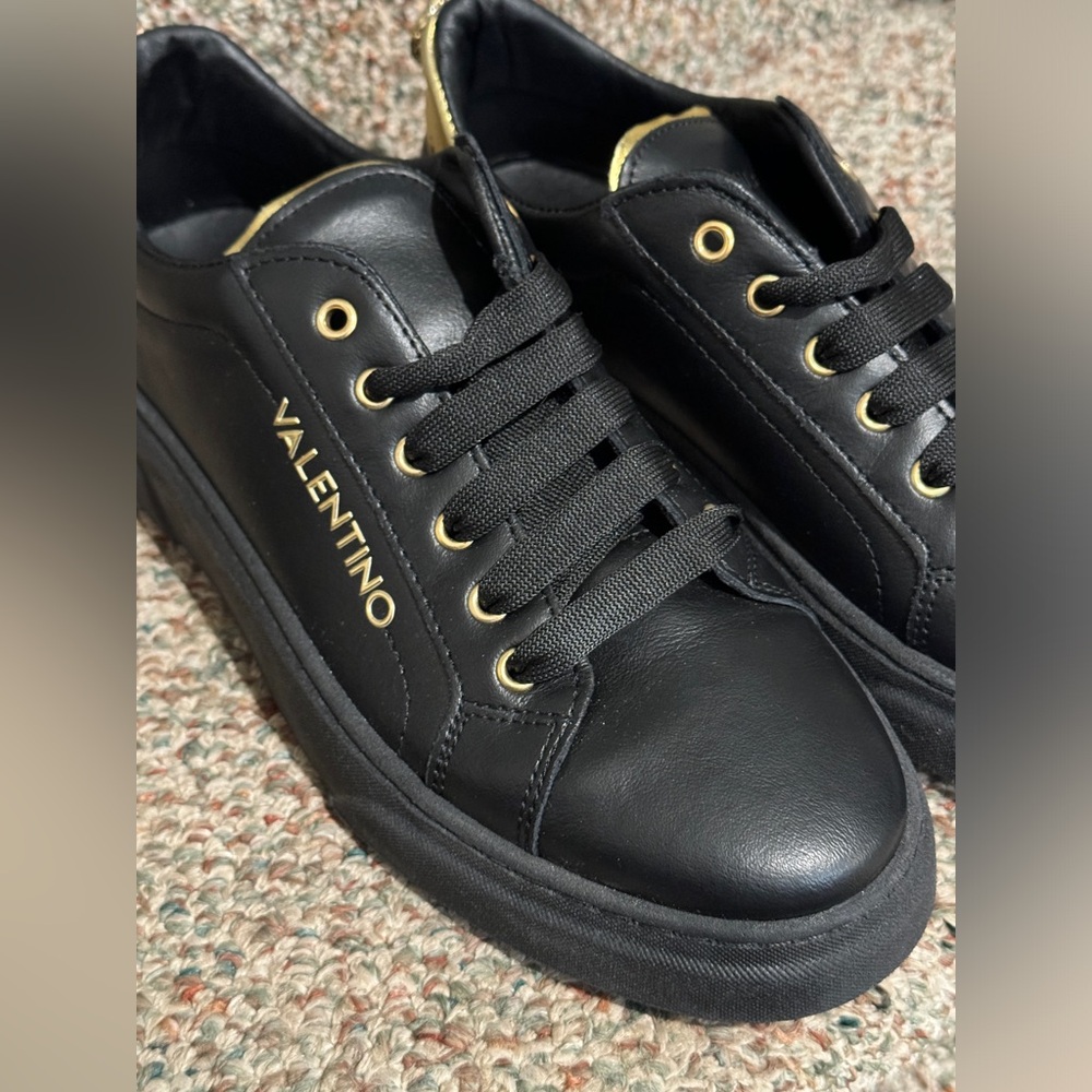 Valentino Authentic size 9